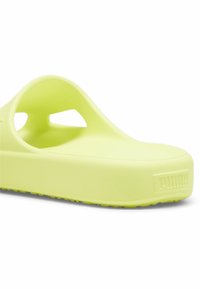 Puma SHIBUI CAT UNISEX - Chanclas de baño - lime sheen