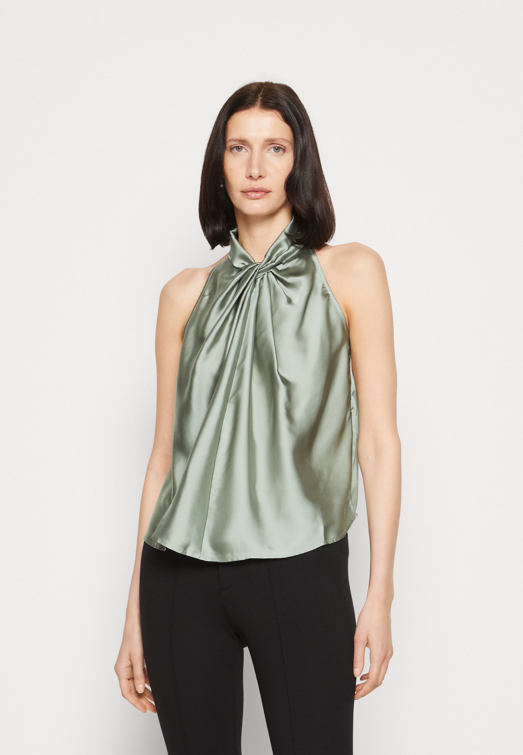 売れ筋商品|||アンナ フィールド シャツ レディース トップス Top - light green Chillfar（チルファー）の「シアーハイネックトップス（Tシャツ