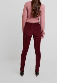 ONLY Pantalon classique - dark red