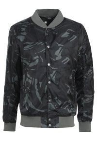 Veste bomber camouflage noire et gris foncé avec boutons-pression, col, poignets et taille côtelés.