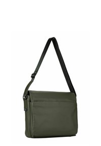Sac messager vert en tissu lisse et résistant. Comprend une sangle réglable unique et une poche avant avec rabat. Forme rectangulaire.