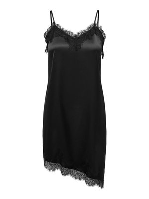 Robe nuisette en satin noir avec bordure en dentelle sur le décolleté et l'ourlet, dotée de fines bretelles ajustables.