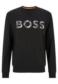 Svart sweatshirt med lång ärm, ribbade ärmslut och rund halsringning. Har en stor "BOSS"-logotyp i texturerad grå färg med orange detaljer.