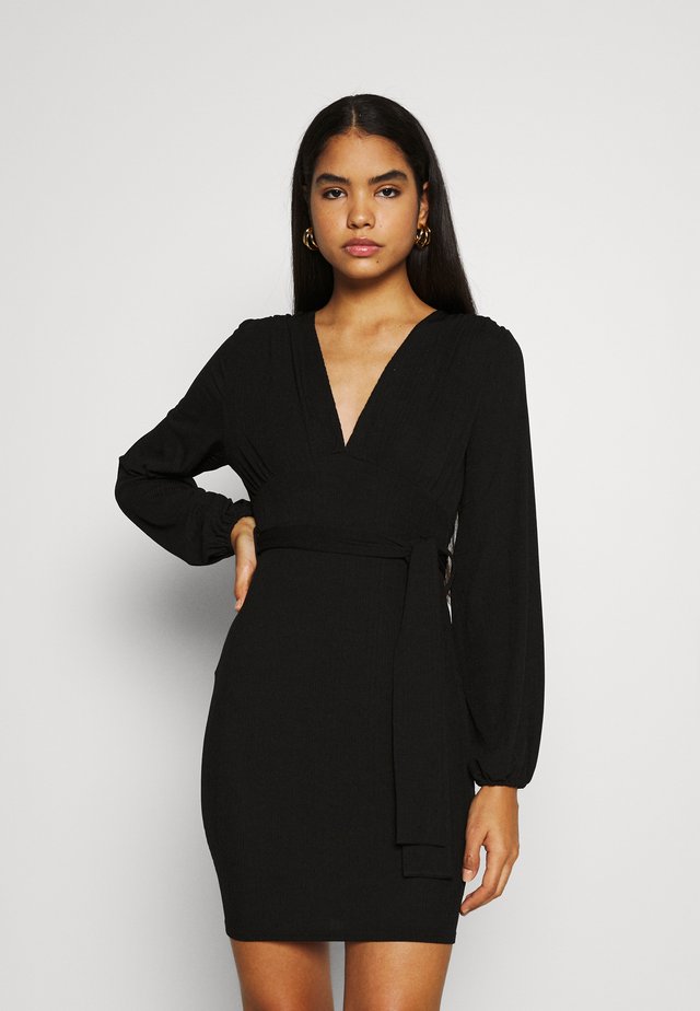 SLINKY TIE BELT PLUNGE MINI DRESS - Jerseykleid - black