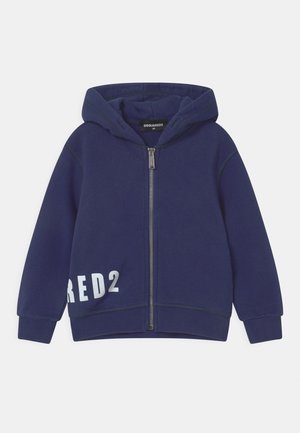Marine blauwe hoodie met een grote witte "RED2" grafiek op de voorkant. Gemaakt van een katoenmix, heeft een capuchon en ribgebreide manchetten.