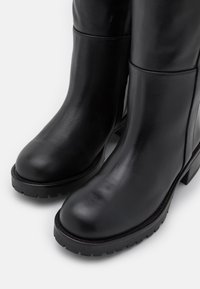 Patrizia Pepe Botas mosqueteras - black