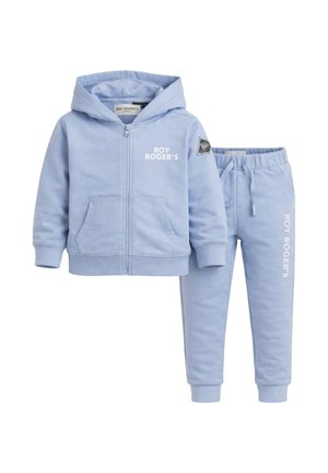 Felpa con cappuccio celeste per bambini e pantaloni sportivi abbinati con tasche frontali e scritta "ROY ROGER'S" sul petto e sulla gamba.