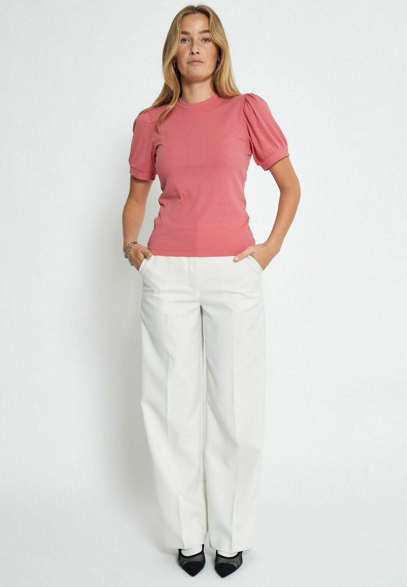 Minus JOHANNA - T-shirt basic - light moss green/lichtgroen