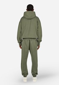 Pegador LOGO - Felpa con cappuccio - washed faded olive black