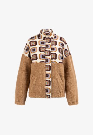 Fleece bunda so multicolor geometrickým vzorom na vrchu, s hnedou srsťou podobnou textúre na rukávoch a dolnej časti. Vysoký golier.