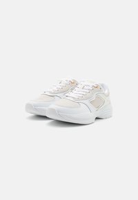 Tommy Hilfiger CHUNKY RUNNER - Baskets basses - white