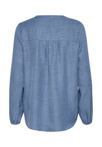 Lange mouwen, lichtblauwe blouse van zacht materiaal, met een ronde halslijn, een geplooide achterkant en gathered manchet. Glad textuur, casual ontwerp.