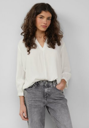 MIT RAFFUNG AN DER SCHULTER - Blouse - ecru