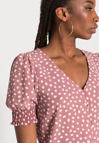 JDY JDYJULIA SMOCK - Blusa - nostalgia rose/cloud dancer