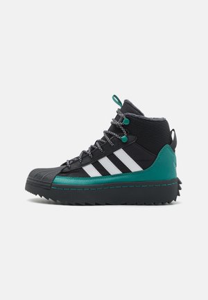 adidas Originals SUPERSTAR - Baskets montantes - core black/footwear white/active green