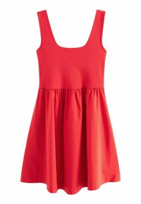 Robe en coton rouge avec un décolleté carré, des bretelles larges et une taille froncée pour une jupe évasée. Texture lisse et design simple.