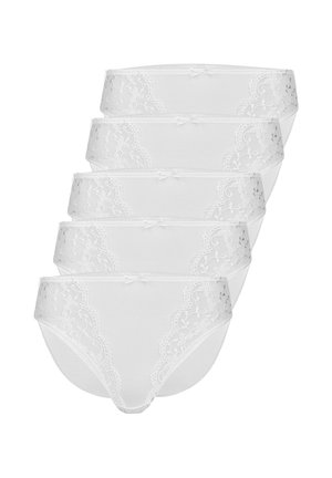 Set aus fünf weißen Damen-Slips mit Spitzenbesatz und kleinen Schleifen vorne am Bund, gestapelt angeordnet.