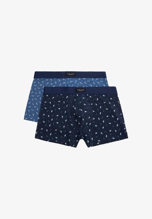 Dos pares de calzoncillos bóxer para hombre, uno azul oscuro con un pequeño patrón de paraguas y otro azul claro con un pequeño patrón de copa de cóctel.