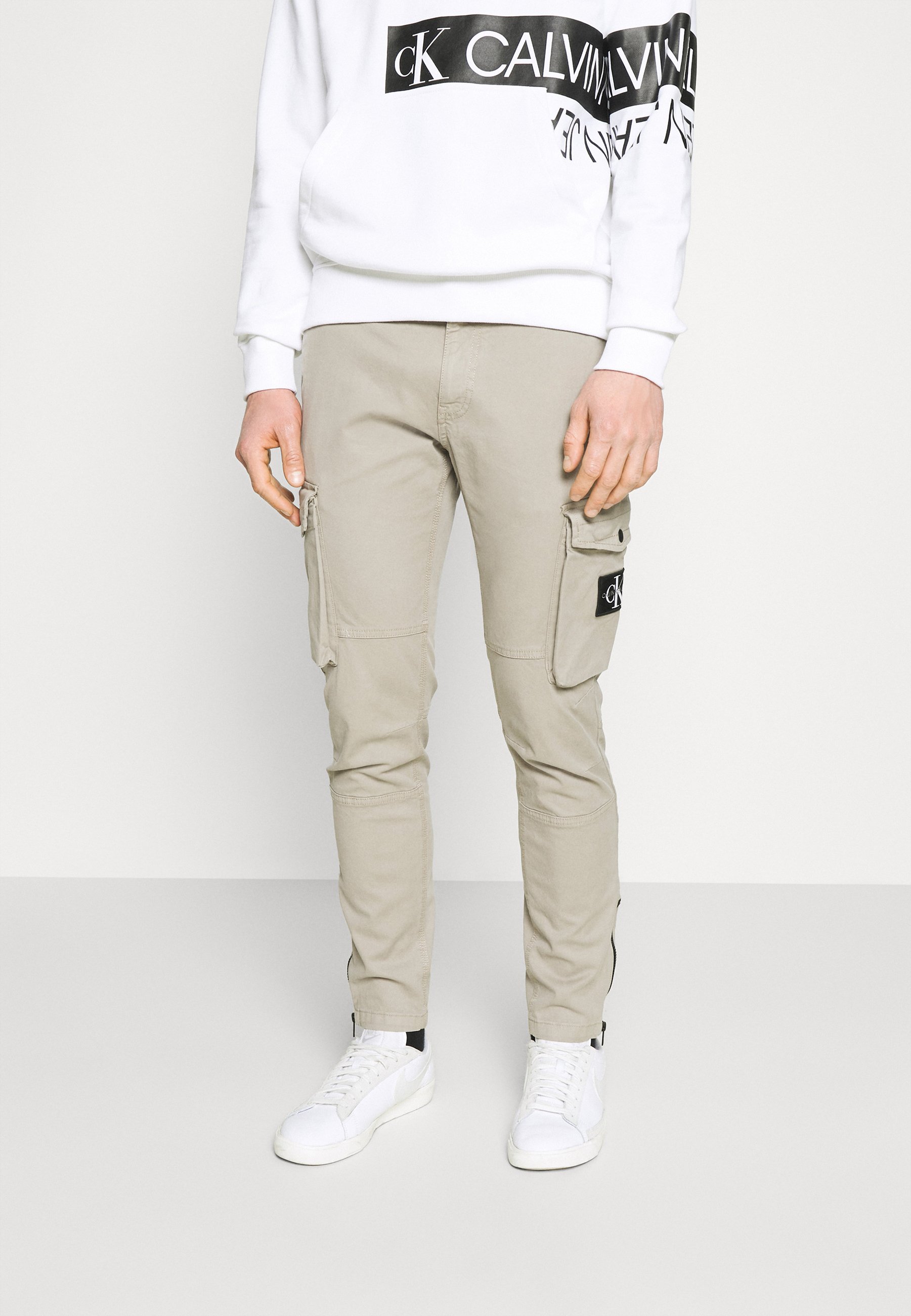 Calvin Klein Jeans WASHED PANT - Cargo trousers - elephant skin/taupe -  Zalando.co.uk