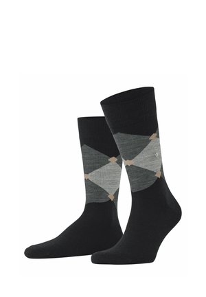Par de calcetines negros con patrón argyle de rombos en gris y beige, longitud media hasta la pantorrilla, mostrados sobre fondo blanco.