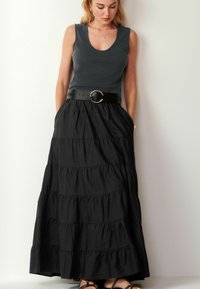 Next TIERED - Maksiseelik - black