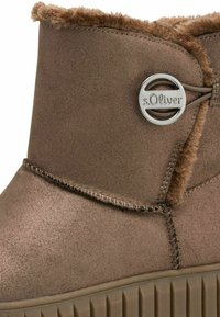 s.Oliver Zimní obuv - bronce glitter