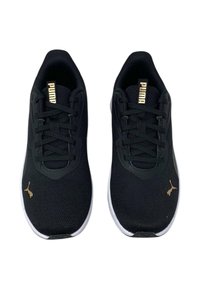 Scarpe da ginnastica nere con tomaia in rete, punta arrotondata, design con lacci, dettagli in oro e suola in gomma bianca.