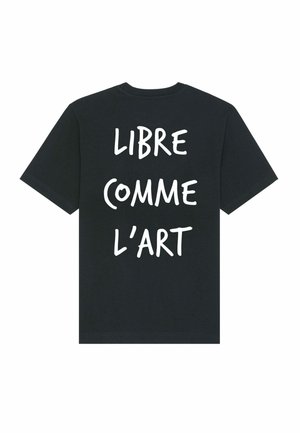T-shirt di cotone nero con maniche corte. Presenta un testo bianco sul retro che recita "LIBRE COMME L'ART" in uno stile audace e disegnato a mano.