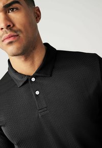 Next REGULAR FIT czarny