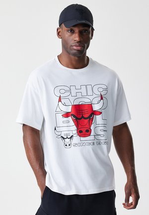 NBA CHICAGO BULLS OUTLINE GRAPHIC TEE UNISEX - Sports T-shirts - white