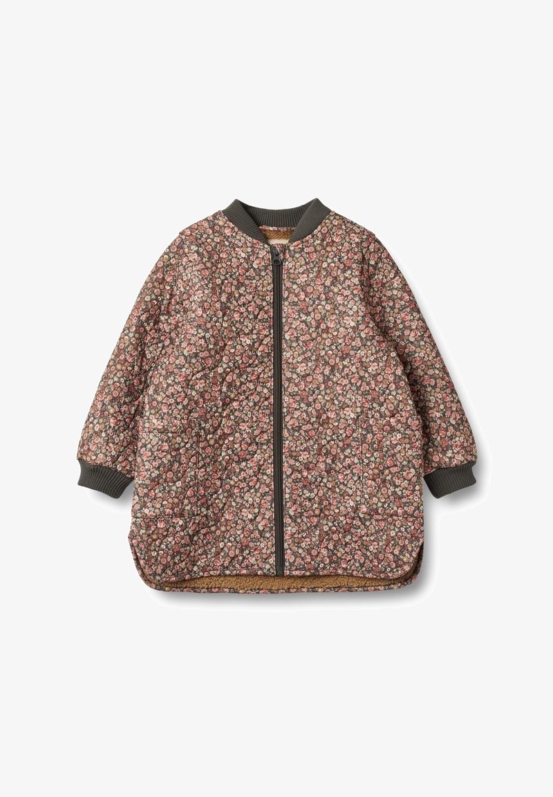 Veste matelassée à manches longues avec motif floral rose et marron, fermeture éclair devant, col et poignets côtelés vert foncé, ourlet arrondi.