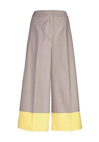 Grijze wijde broek van stof met een gele zoom. Heeft een hoge taille en plooien, wat zorgt voor een losse silhouet en een gestructureerde uitstraling.