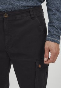 11 Project PRGALLUS REGULAR FIT - Cargobroek - black