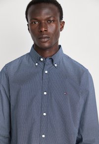 Tommy Hilfiger FLEX MICRO - Shirt - carbon navy/ancient white