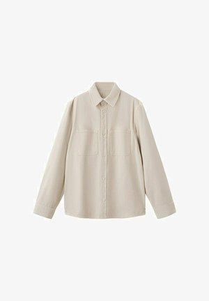 Cămașă bej cu mânecă lungă, nasturi, două buzunare la piept și guler ascuțit, afișată pe un fundal alb.