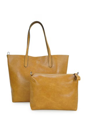 Zwei senfgelbe Ledertaschen, eine große Tote mit langen Griffen, die andere eine kleinere Reißverschlusstasche mit Metallverschlüssen.