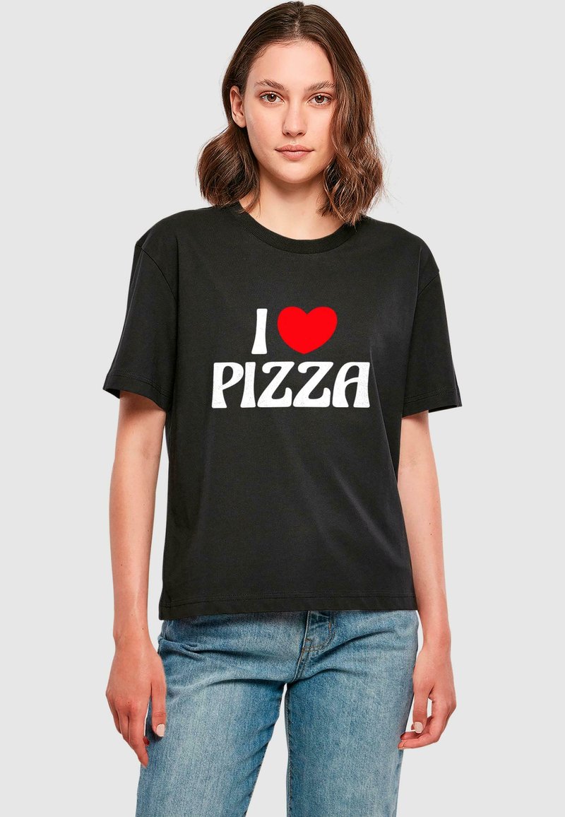 T-shirt noir à manches courtes en coton, affichant un design en texte blanc avec la phrase "J ❤️ LA PIZZA" dans une police en gras et ludique.