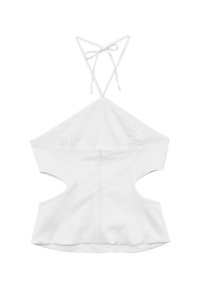Top bianco corto con collo a halter, dotato di un laccio triangolare e aperture laterali. Progettato con una chiusura a zip sul retro. Materiale morbido.