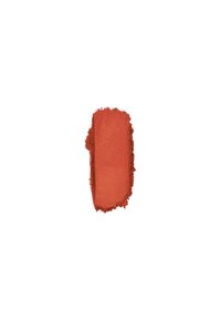 Polvere compatta rosso-bruna con una piacevole texture opaca. I bordi sono leggermente sfilacciati, indicativi di un'applicazione morbida. La superficie è liscia ed uniforme.