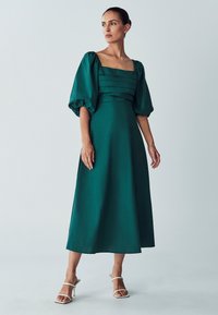 Unselected, emerald