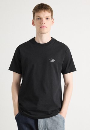 Zwarte katoen T-shirt met een ronde hals en korte mouwen. Voorzien van kleine witte logo-tekst op de linkerborst. Gladde textuur.