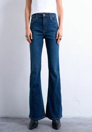 TSJAMIE - Flared jeans - medium blue denim