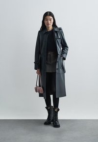 MICHAEL Michael Kors CADE HEELED BOOTIE - Stivaletti stringati - brown/black