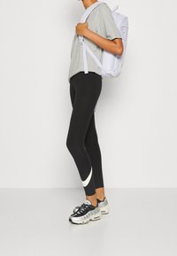 Nike Sportswear Leggings - Byxor - black