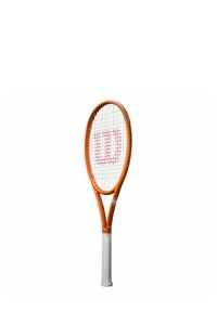 Racchetta da tennis con un telaio arancione, corde bianche e un logo rosso. Presenta un'impugnatura bianca testurizzata per una migliore maneggevolezza.