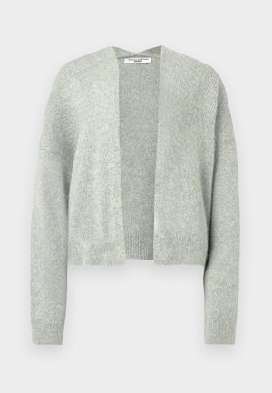Lys grå strikket cardigan med åpen front, falle skuldre og ribbestrikkede mansjetter. Myk tekstur med et subtilt melert mønster.