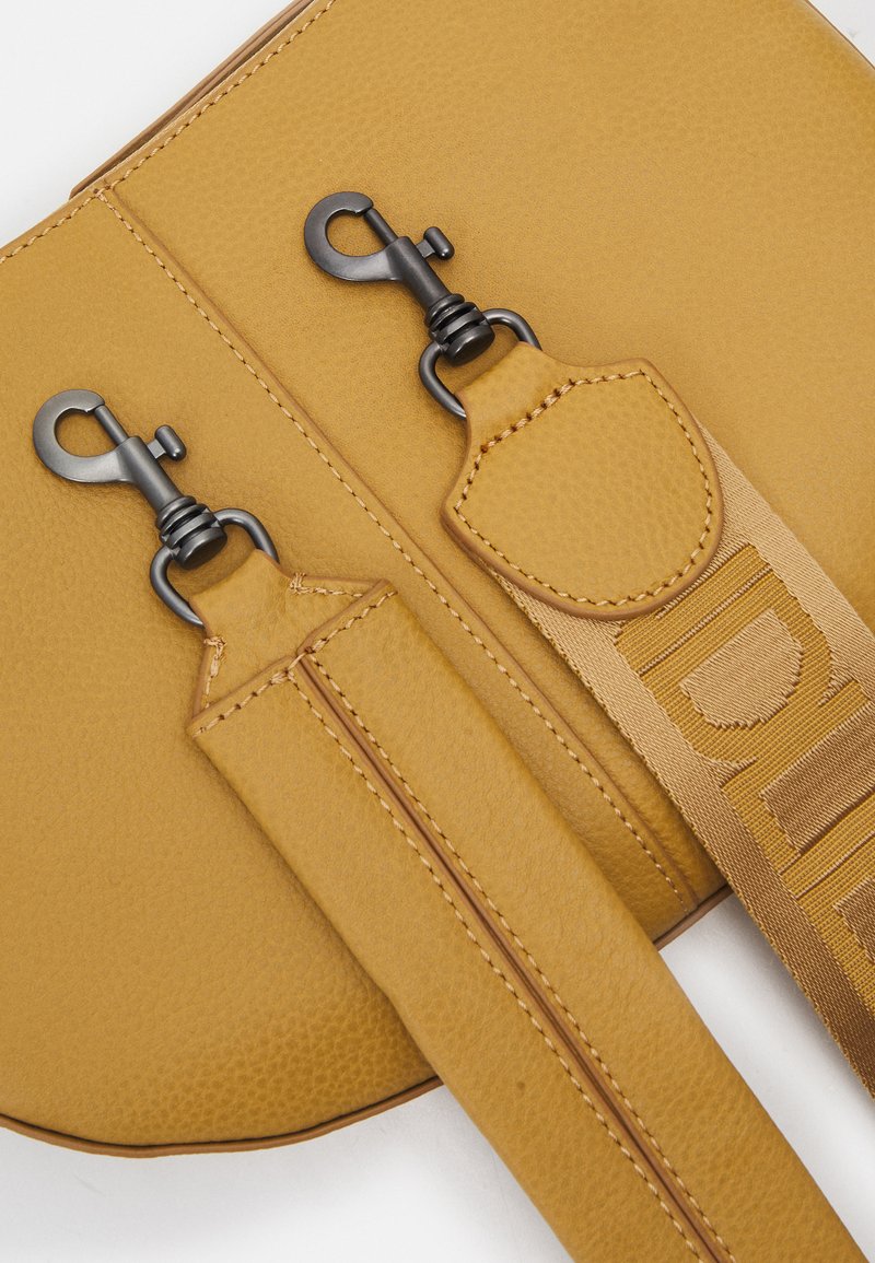 Damen Handtaschen | Liebeskind Berlin FAITH HOBO S KLEINE BOHO-TASCHE AUS LEDER Umhängetasche lentil/beige - MC87115 Damen Handtaschen | Liebeskind Berlin FAITH HOBO S KLEINE BOHO-TASCHE AUS LEDER Umhängetasche lentil/beige - MC87115