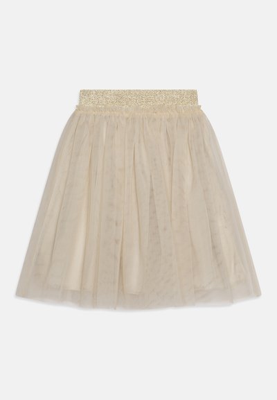 Világos bézs tüll szoknya fényes, rugalmas derékkal. Az anyag áttetsző és réteges, ami volument ad, lágy textúrát és könnyű megjelenést biztosít.