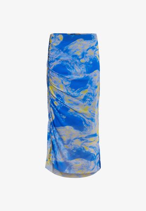 Blå og gul mønstret midiskjørt med rysjedetaljer på siden, laget av lett materiale, med en litt gjennomsiktig tekstur.