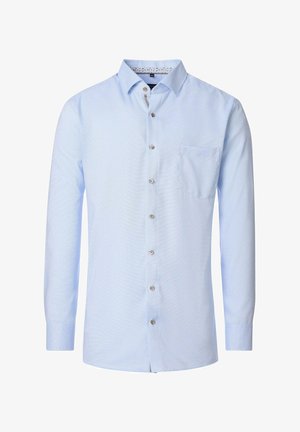 Hellblaues Langarmhemd aus gewebtem Stoff, mit einem Button-Down-Kragen, einer Vorderertasche und sechs Knöpfen entlang der Knopfleiste.